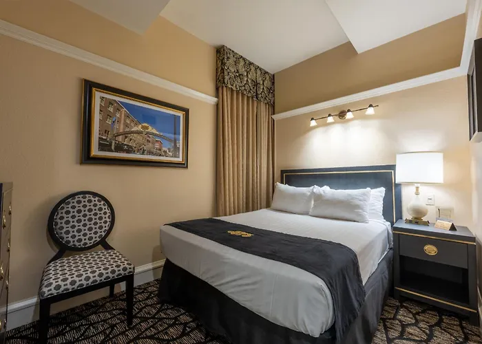 Gaslamp Plaza Suites